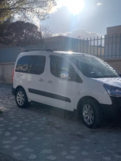 Peugeot Partner 2017 Tepee Allure 