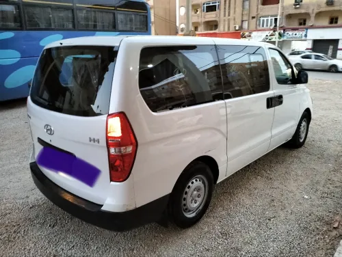 Location mini bus H1 2016