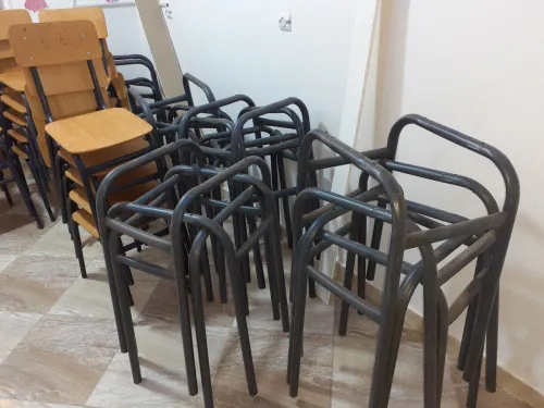 tables et chaises scolaires