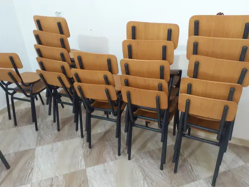 tables et chaises scolaires