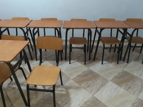 tables et chaises scolaires