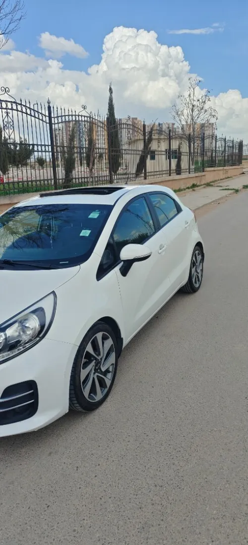 Kia Rio 5 portes 2015 Funny Facelift 