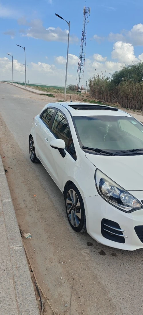 Kia Rio 5 portes 2015 Funny Facelift 