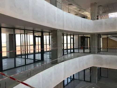Travaux de cloison amovible mur rideau façade ventilée
