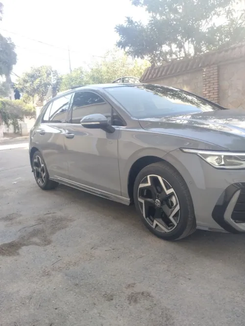Volkswagen Golf 8 2025 R