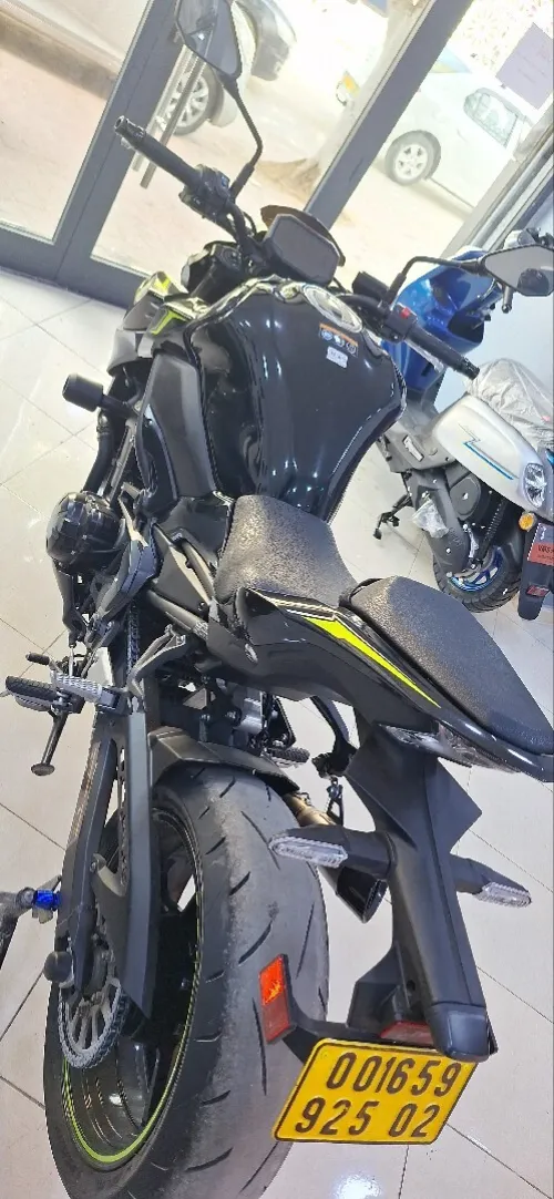 Kawazaki Z900 2025