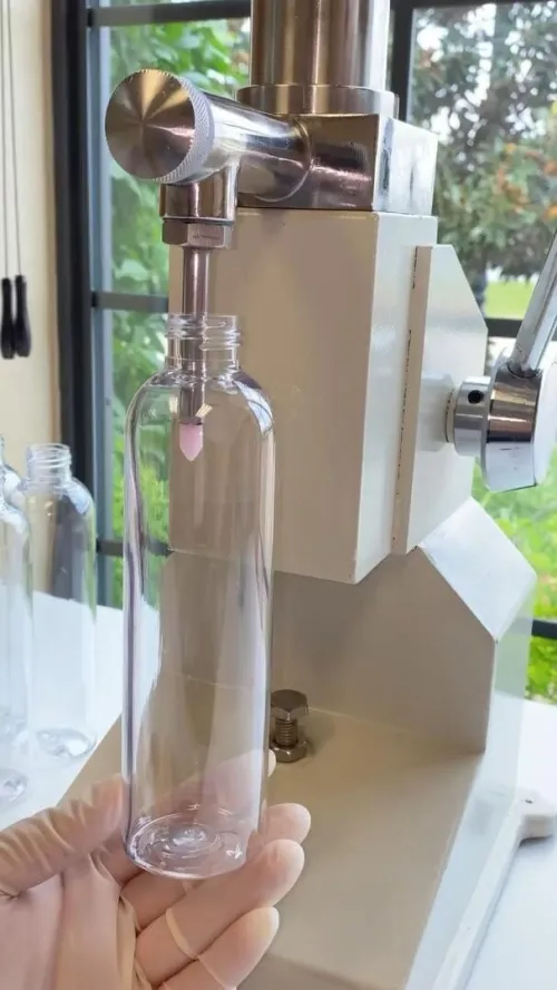 Services de sous-traitance et création de formules cosmétiques sur mesure