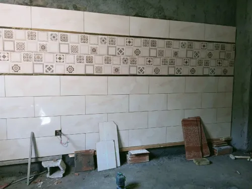 بناء  محترف في تركيب جميع انواع الفايونص وسيراميك و ترميم جميع انواع السكنات