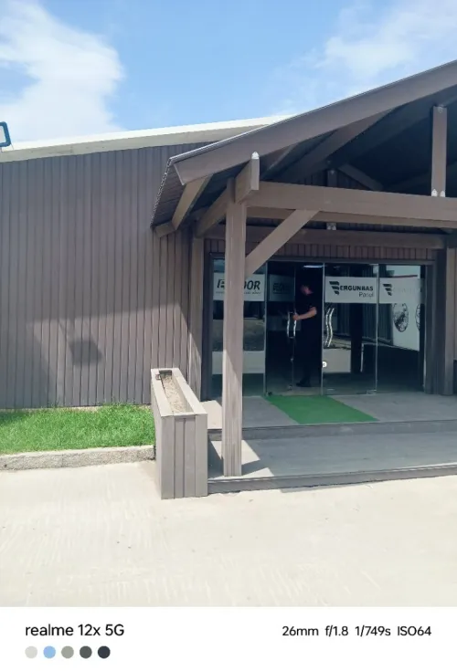 Aménagement intérieur et extérieur en bois composite 