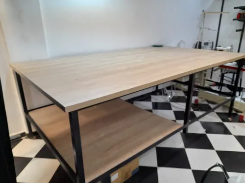 Table professionnelle pour atelier de couture 