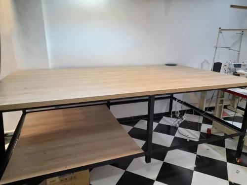 Table professionnelle pour atelier de couture 