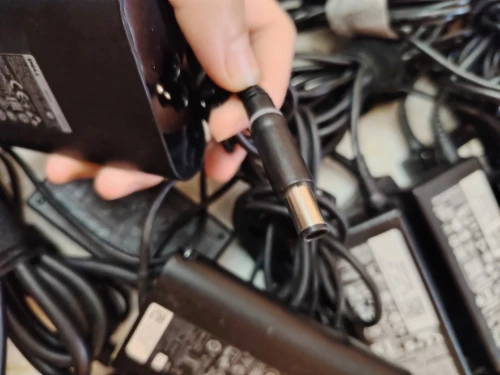 CHARGEUR POUR PC PORTABLE DELL 65W ORIGINAL FICHE ROND 7.4MM 5.0MM GROS DÉTAILS LIVRAISON 69W بيع شارجور أوريجينال دال شاحن أصلي 65واط جملة وتجزئة جميع مودال توصيل متوفر ل69ولاية شارجور أسار شارجورات