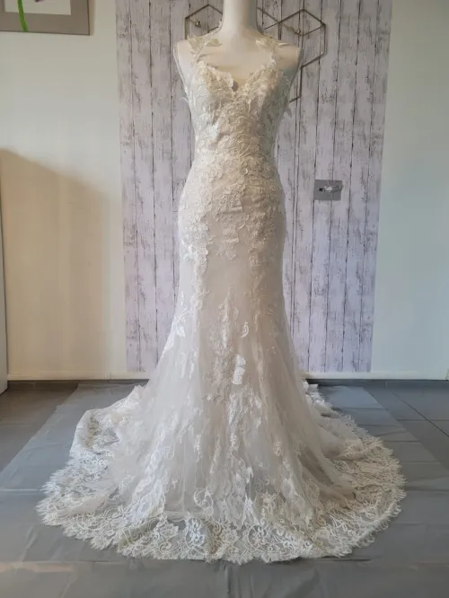 Robe de mariée exceptionnelle en dentelle Luna Novias T.38