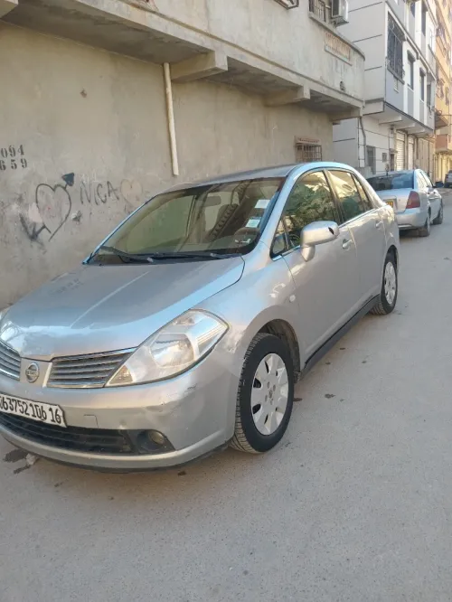 Nissan Tiida 5 portes 2006 Tiida 5 portes