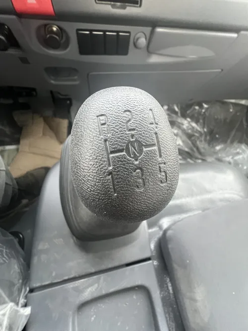 Isuzu NPR71 2024
