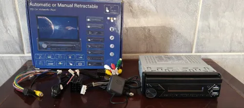 Auto radio rabattable 4/64 avec tout les accessoires