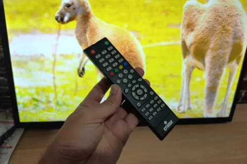 .Téléviseur Cristor 32p + support + démo