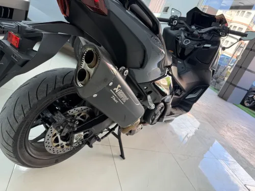 Yamaha T-max 2023