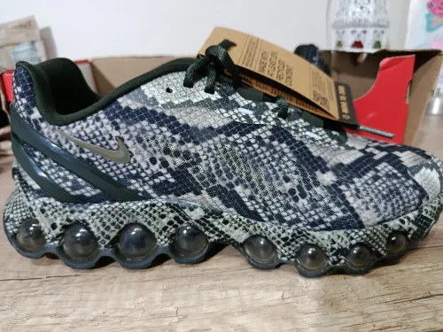 Nikes air max dn8 achetée en Europe. Différents models et pointure.