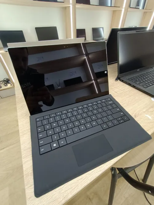 Tablette Microsoft  Surface i3 4/64 Microsoft Surface i3 4/64 état comme neuf