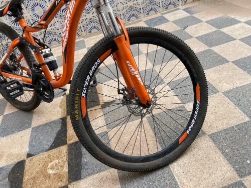 Vélo SUPER BAROS 2025