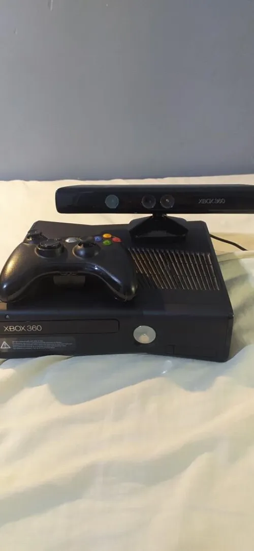 Xbox 360 FLACHÉ + une manette + kinect + 15 jeux