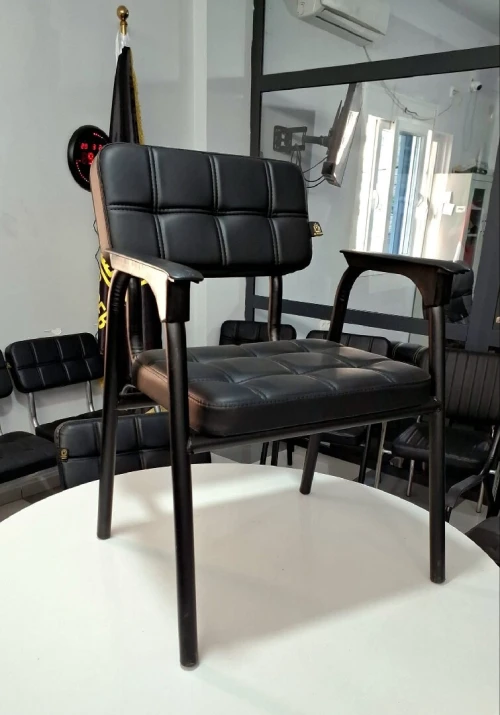 Chaise visiteur  de bureau très solide