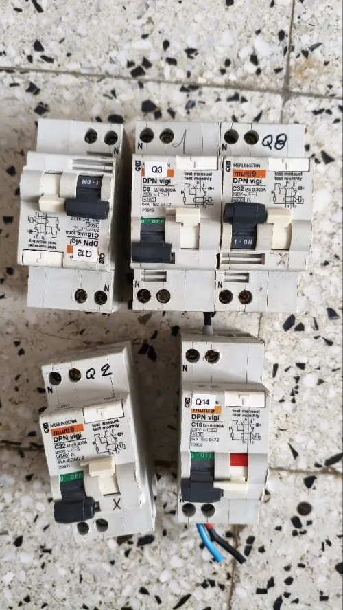 Lot Disjoncteurs électrique