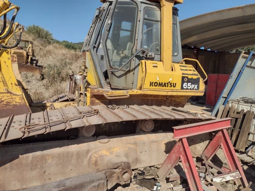 ENGINS DE TRAVAUX PUBLICS PELLE KOMATSU 211 LC 2002