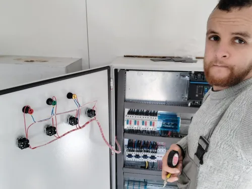 Électrotechnicien en électricité bâtiment et industriel 