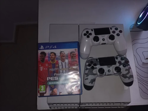 ps4 online bon état avec 2 manette et 4 jeux