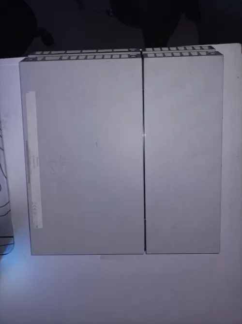 ps4 online bon état avec 2 manette et 4 jeux