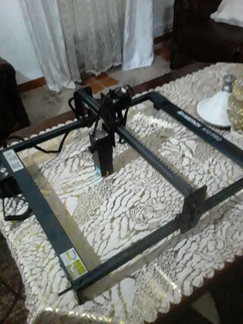 Laser Graveur  et Machine a coudre zigzag  