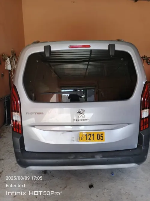 Peugeot rifter 2021 touts option