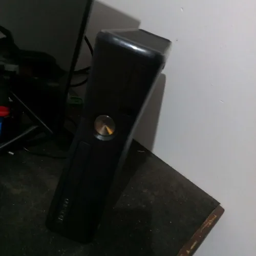 Xbox 360 Slim 250GB noire en bon état
