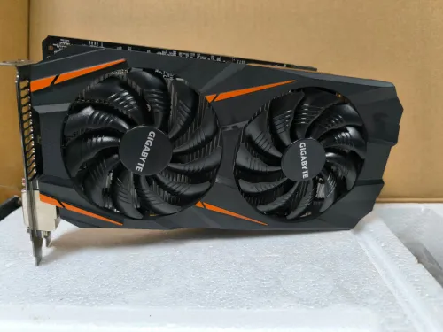 Lot de 3 Cartes Graphiques Gigabyte en Parfait État, Performances au Rendez-vous !
