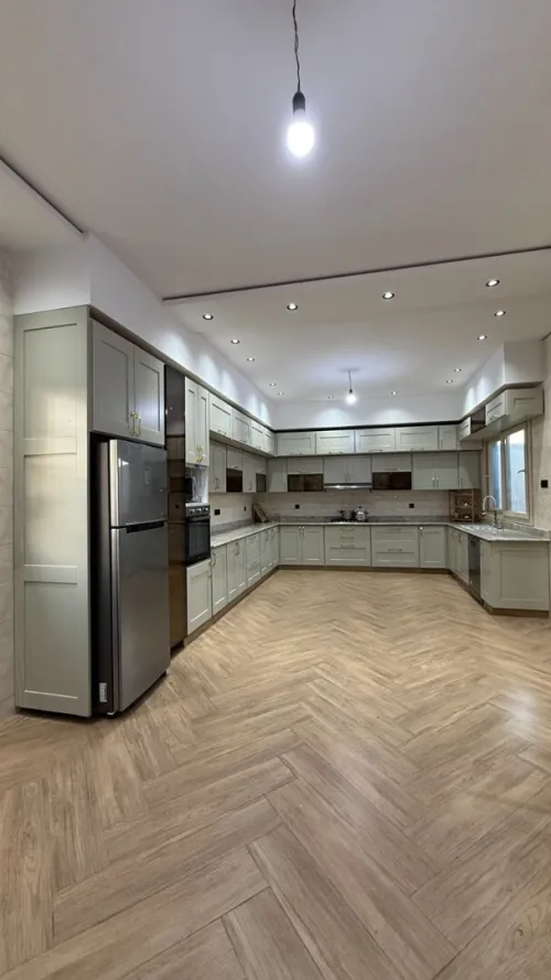 Cuisine moderne sur mesure en Hetre laque.