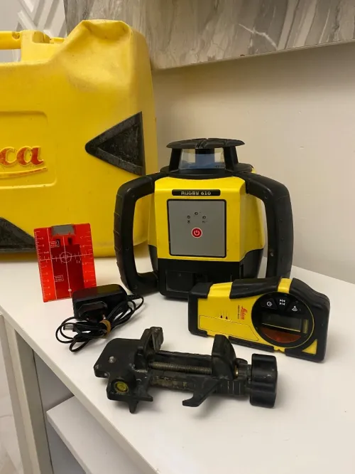 LEICA RUGBY NIVEAU LASER 360 + état 8/10