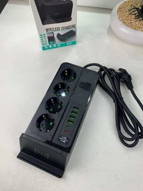 Multiprise 3000W 4 Prises, 4 Ports USB, 2 Ports Type-C avec Charge Sans Fil 