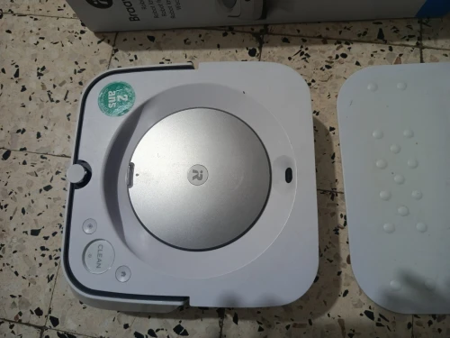 Robot laveur de sol