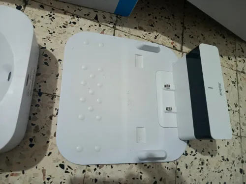 Robot laveur de sol