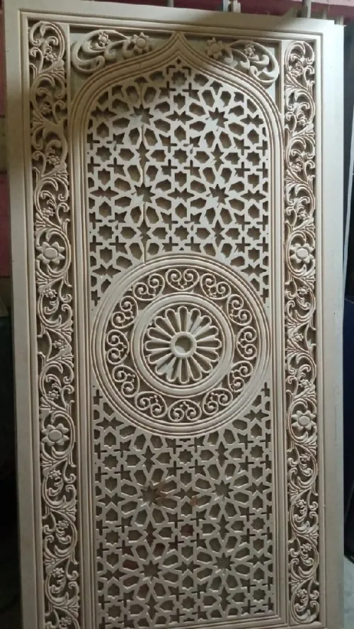 نحت وتقطيع جميع انواع الخشب