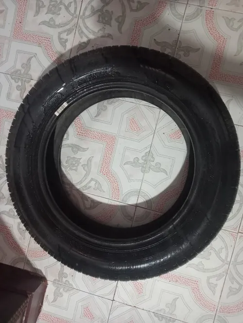 Pneu Michelin. 165/65R15. 81T