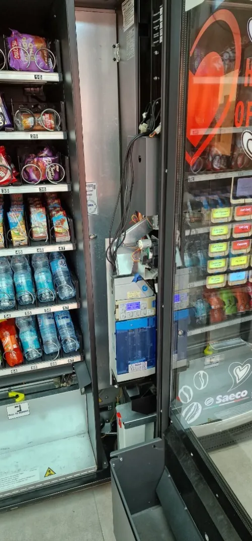 DISTRIBUTEUR AUTOMATIQUE SNACK+CAFE