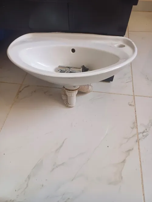 VEND LAVABOS SALLE DE BAIN ET LAVE MAIN TOILETTE AVEC INSTALLATION ROBINETTERIE + MIROIR SDB