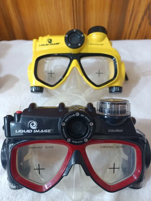 Deux mask de la plongée camera 