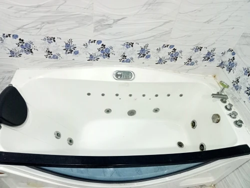 JACUZZI