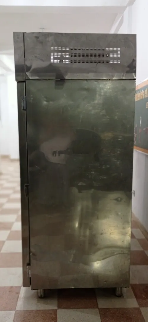 Armoire frigorifique 100% inox alimentaire de marque simafe. 
