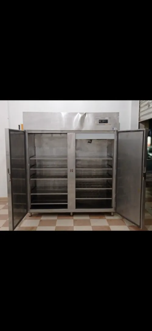 Armoire frigorifique 100% inox alimentaire de marque simafe. 