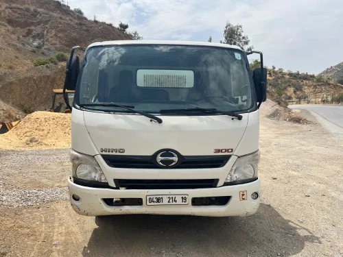 Toyota Hino 300 2014